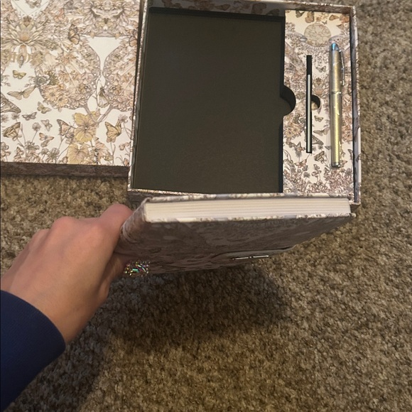 Dior Butterfly and Floral Stationery Set - Picture 5 of 9